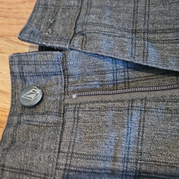 Volcom Dark Grey Plaid Shorts - Size 33 - Picture 2 of 6